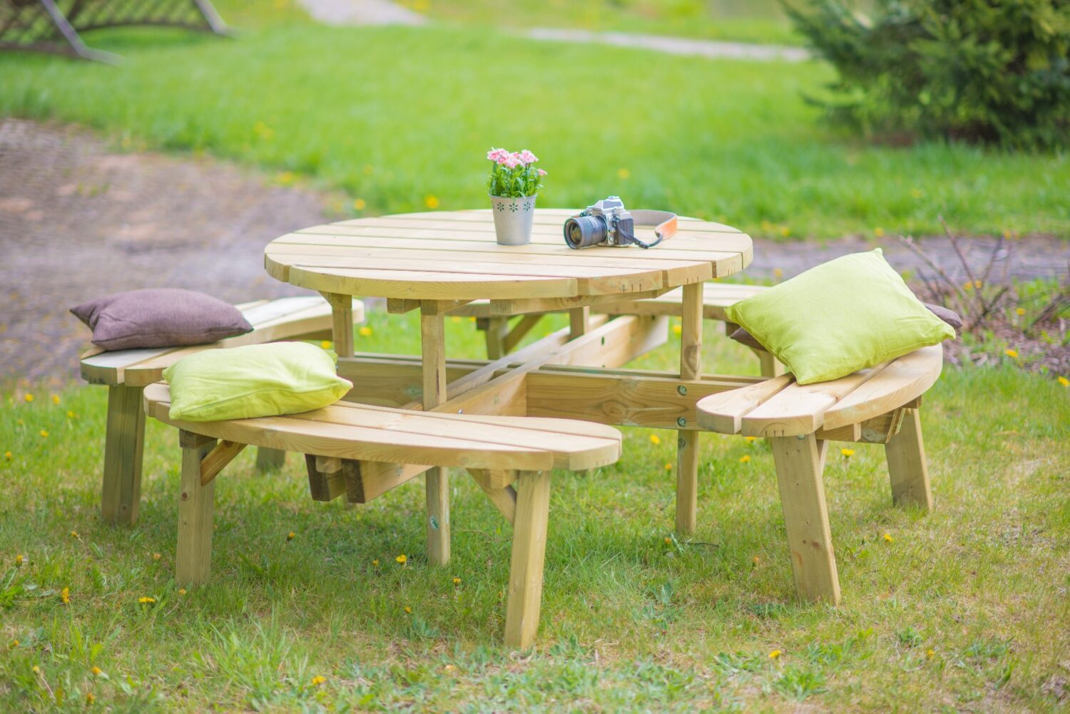 Mabi Table & 8 Seater Round Picnic Softwood Table Set - Image 4