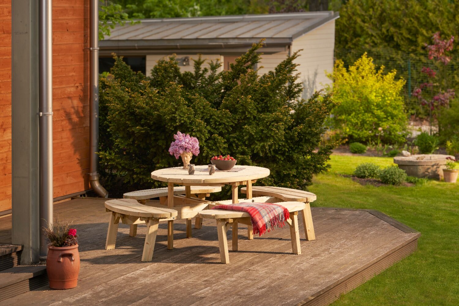 Mabi Table & 8 Seater Round Picnic Softwood Table Set - Image 3