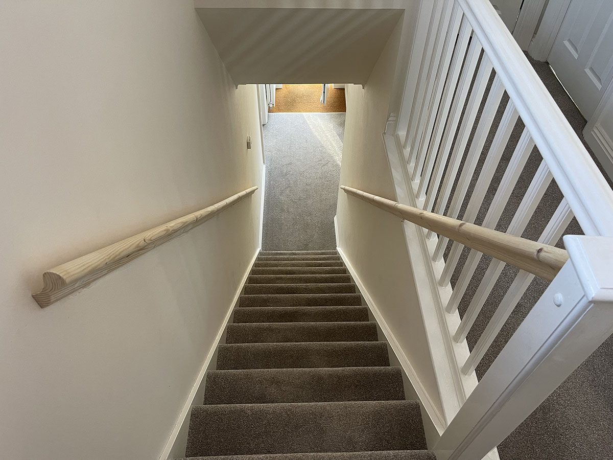 Pigs Ear Pine Handrail (EX) 75 x 100mm (Finished Size 60 x 90mm) - Image 2